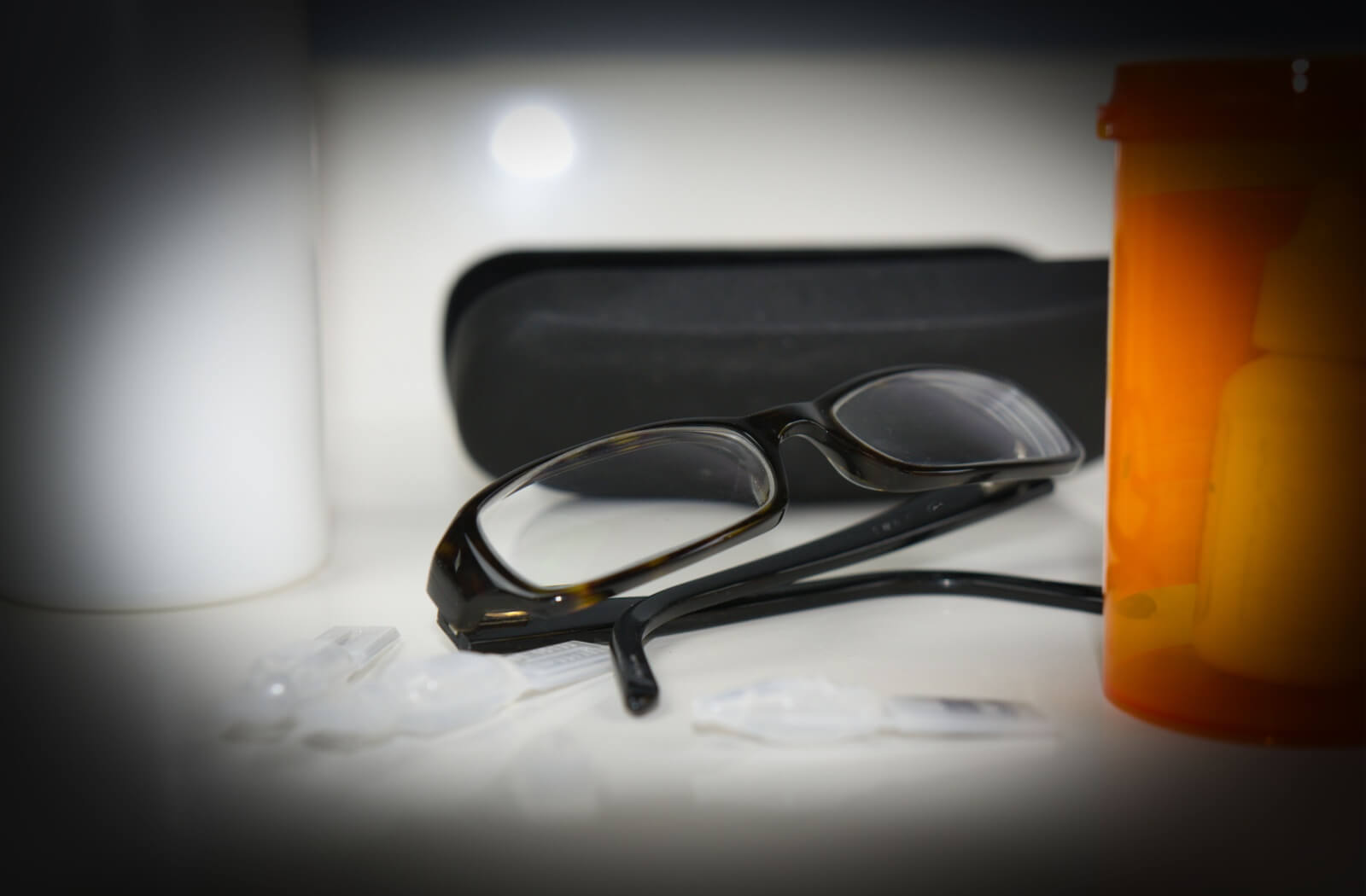 A close-up image of a pair of glasses with a glaucoma halo, demonstrating what vision looks like once glaucoma begins affecting it.