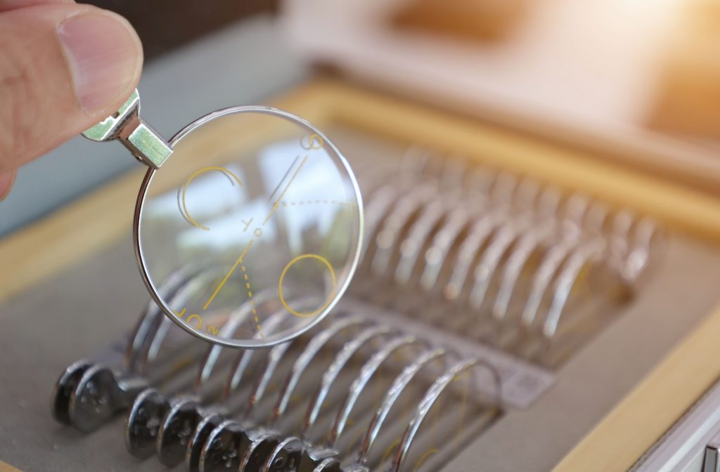 A progressive lens testing kit.